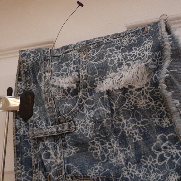 Short - Picture 3 of 4